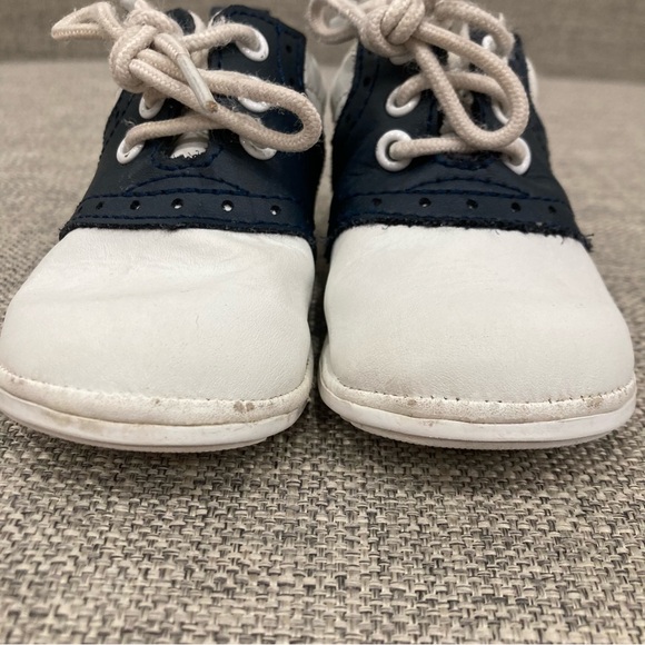 Angel size 4 white navy saddle shoes play condition for the tips of the toes - Picture 3 of 5
